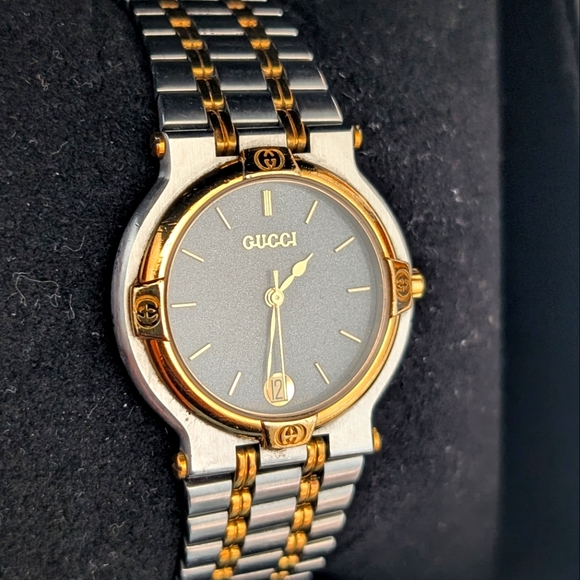 Gucci 9000M Unisex Gold and Silver Watch - Picture 5 of 10